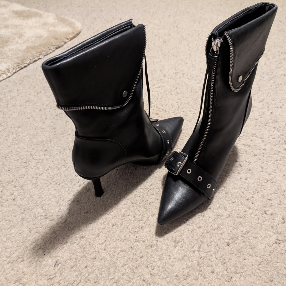 Black Heeled Boots with Stiletto Heel and Pointed Toe